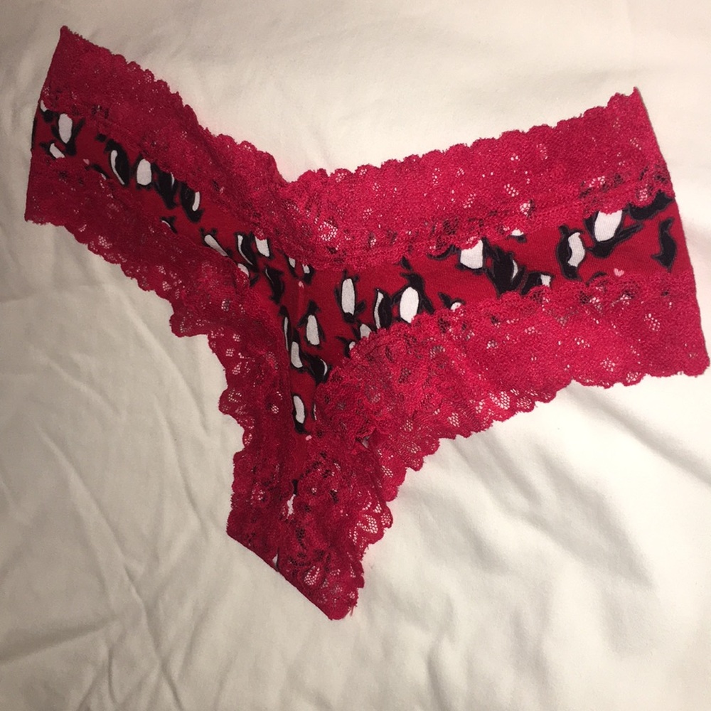 Penguin and Red Lace VS Undies - Picture 2 of 6